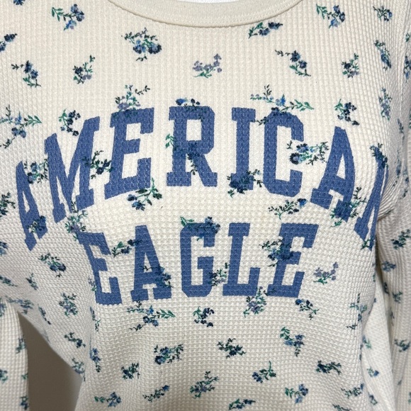American Eagle Outfitters Cream and Blue Floral waffle thermal. - Picture 2 of 6